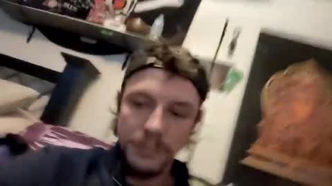 Snapshot of hungtxcock92 chatting on 01/25/25, 10:39 hungtxcock92 online show from 01/25/25, 10:39