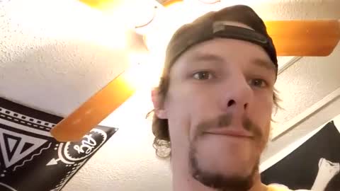 Snapshot of hungtxcock92 chatting on 02/05/25, 10:51 hungtxcock92 online show from 02/05/25, 10:51