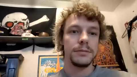 Snapshot of hungtxcock92 chatting on 02/17/25, 08:41 hungtxcock92 online show from 02/17/25, 08:41