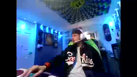 Snapshot of hungtxcock92 chatting on 10/12/25, 01:54 hungtxcock92 online show from 10/12/25, 01:54