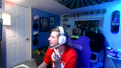 Snapshot of hungtxcock92 chatting on 12/21/25, 01:51 hungtxcock92 online show from 12/21/25, 01:51