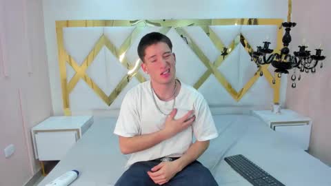 Snapshot of hunterheat_ chatting on 09/12/25, 11:43 hunterheat_ online show from 09/12/25, 11:43