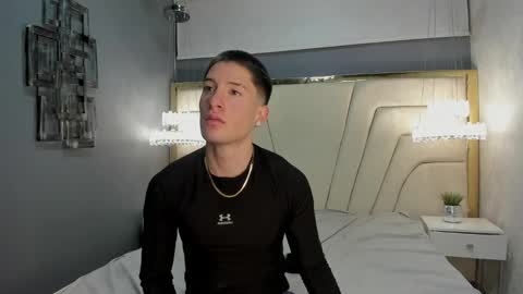 Snapshot of hunterheat_ chatting on 09/18/25, 12:07 hunterheat_ online show from 09/18/25, 12:07