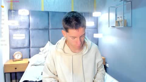 Snapshot of hunterheat_ chatting on 09/19/25, 12:50 hunterheat_ online show from 09/19/25, 12:50