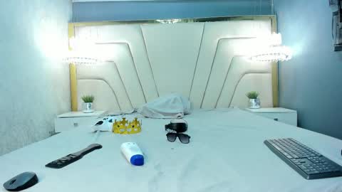 Snapshot of hunterheat_ chatting on 09/21/25, 12:07 hunterheat_ online show from 09/21/25, 12:07