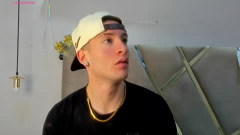 hunterheat_ online show from 10/26/25, 12:33