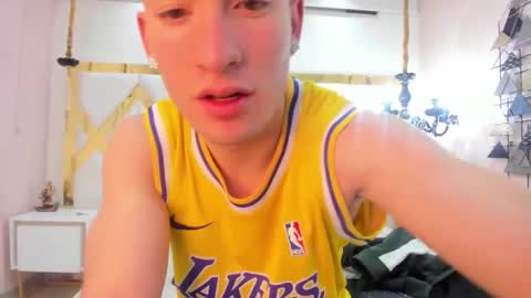 Snapshot of hunterheat_ chatting on 11/03/25, 12:28 hunterheat_ online show from 11/03/25, 12:28