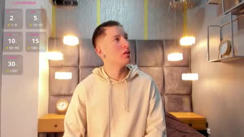 Snapshot of hunterheat_ chatting on 11/20/25, 12:05 hunterheat_ online show from 11/20/25, 12:05