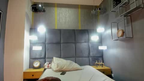 hunterheat_ online show from 11/23/25, 12:05