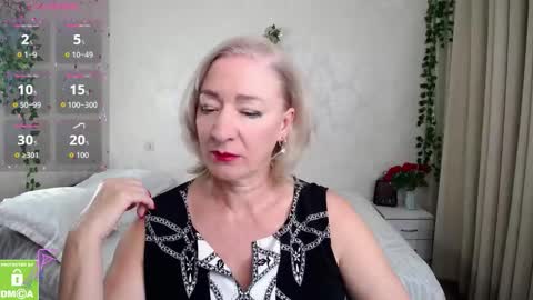 Snapshot of hunters_woman chatting on 11/09/25, 01:53 Irena online show from 11/09/25, 01:53