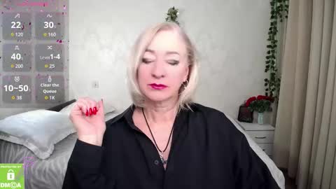 Snapshot of hunters_woman chatting on 11/18/25, 03:38 Irena online show from 11/18/25, 03:38