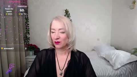 Snapshot of hunters_woman chatting on 11/24/25, 02:06 Irena online show from 11/24/25, 02:06