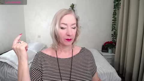 Snapshot of hunters_woman chatting on 11/29/25, 10:35 Irena online show from 11/29/25, 10:35