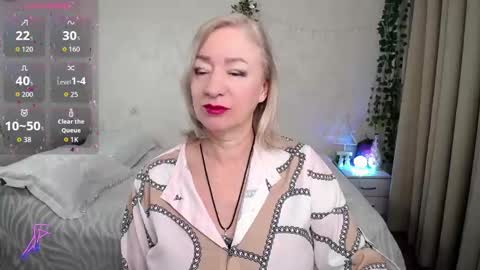 Snapshot of hunters_woman chatting on 12/15/25, 10:47 Irena online show from 12/15/25, 10:47