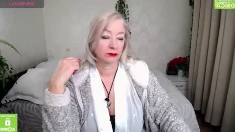 Snapshot of hunters_woman chatting on 03/14/26, 08:25 Irena online show from 03/14/26, 08:25