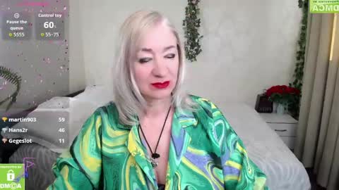 Snapshot of hunters_woman chatting on 04/14/26, 07:03 Irena online show from 04/14/26, 07:03