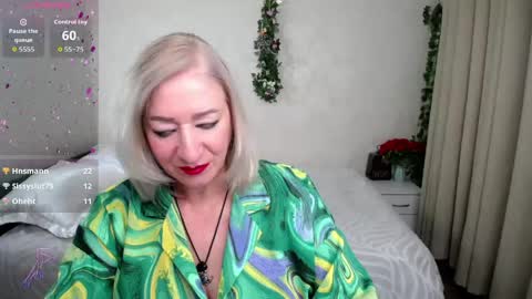 Snapshot of hunters_woman chatting on 05/31/26, 06:09 Irena online show from 05/31/26, 06:09