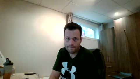 Snapshot of hurley7890 chatting on 06/18/26, 01:26 hurley7890 online show from 06/18/26, 01:26