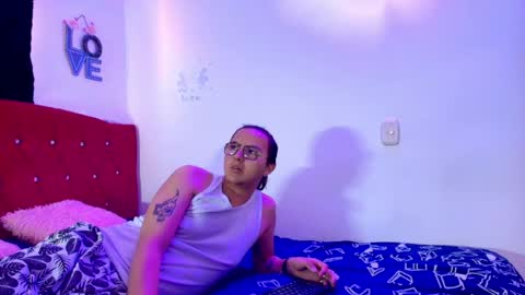 husbands_horny online show from 04/28/26, 01:05