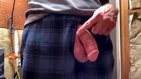 Snapshot of huskey300 chatting on 12/29/24, 04:38 huskey300 online show from 12/29/24, 04:38