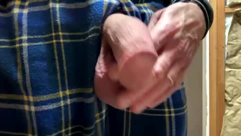 Snapshot of huskey300 chatting on 02/22/25, 04:40 huskey300 online show from 02/22/25, 04:40