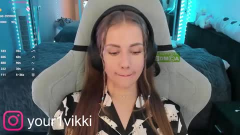 Snapshot of hustleebabyy_vikki chatting on 02/20/25, 10:37 Vika online show from 02/20/25, 10:37