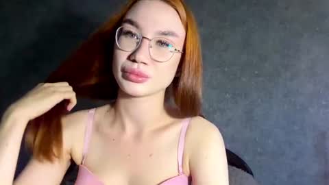 Snapshot of huyomoye chatting on 08/10/26, 07:01 Mari online show from 08/10/26, 07:01