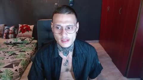 Snapshot of hyb_noctilux chatting on 12/16/25, 05:51 Call me sinner... online show from 12/16/25, 05:51