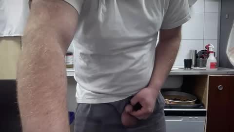 Snapshot of hybride8825 chatting on 11/27/25, 05:42 hybride8825 online show from 11/27/25, 05:42