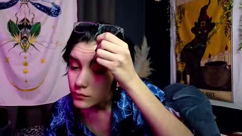 Snapshot of hyeon_jin chatting on 01/19/25, 09:13 Hyeon Jin online show from 01/19/25, 09:13