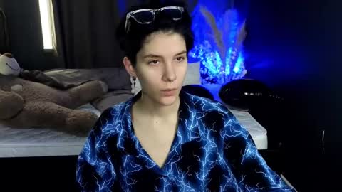 Snapshot of hyeon_jin chatting on 03/11/25, 10:18 Hyeon Jin online show from 03/11/25, 10:18