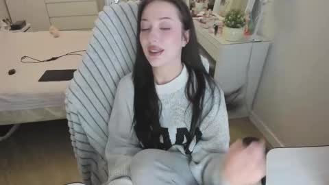 maru online show from 12/22/25, 11:29