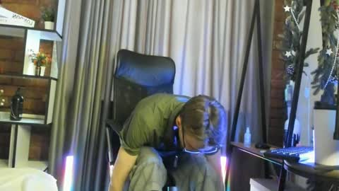 hyper_muse online show from 04/17/26, 02:31