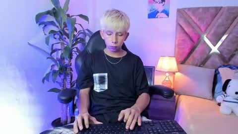 Son Hyunjin online show from 02/17/26, 08:48