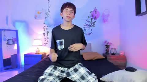 Son Hyunjin online show from 04/24/26, 11:29