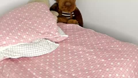 Hyun Joo online show from 04/16/26, 09:39