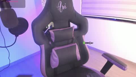 Snapshot of i_am_ari chatting on 03/17/26, 01:43 Ari online show from 03/17/26, 01:43