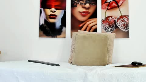 Snapshot of i_am_dolls chatting on 01/31/25, 10:31 The Dolls online show from 01/31/25, 10:31