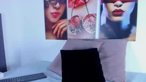 Snapshot of i_am_dolls chatting on 09/09/25, 07:46 The Dolls online show from 09/09/25, 07:46