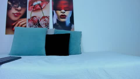 Snapshot of i_am_dolls chatting on 10/31/25, 08:32 The Dolls online show from 10/31/25, 08:32