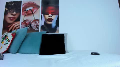 Snapshot of i_am_dolls chatting on 11/19/25, 07:36 The Dolls online show from 11/19/25, 07:36