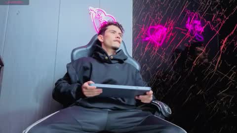 kelvis online show from 11/09/25, 08:34