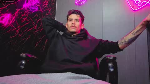 kelvis online show from 11/12/25, 08:59