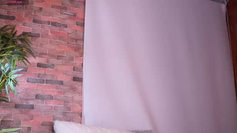 Snapshot of i_am_lucy1 chatting on 02/08/25, 09:03 Lucy online show from 02/08/25, 09:03