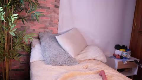 Snapshot of i_am_lucy1 chatting on 02/11/25, 09:31 Lucy online show from 02/11/25, 09:31