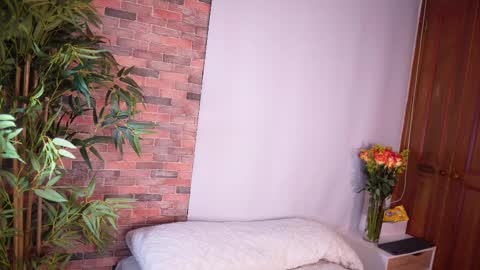 Snapshot of i_am_lucy1 chatting on 02/13/25, 10:02 Lucy online show from 02/13/25, 10:02