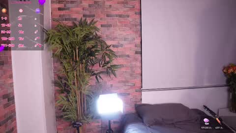 Snapshot of i_am_lucy1 chatting on 02/19/25, 09:06 Lucy online show from 02/19/25, 09:06