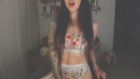 Snapshot of i_cant_believe_its_you chatting on 09/24/25, 04:49 Lana Banana online show from 09/24/25, 04:49