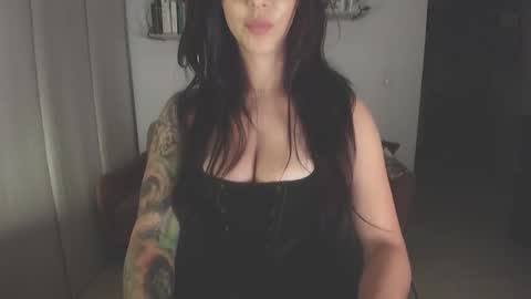 Snapshot of i_cant_believe_its_you chatting on 10/28/25, 02:48 Lana Banana online show from 10/28/25, 02:48