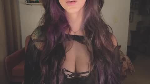 Snapshot of i_cant_believe_its_you chatting on 12/15/25, 02:49 Lana Banana online show from 12/15/25, 02:49